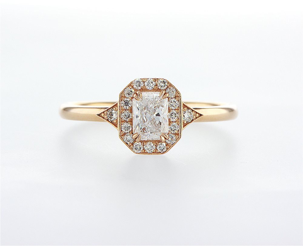 טבעת עם יהלום אמרלד בסגנון "וינטג"