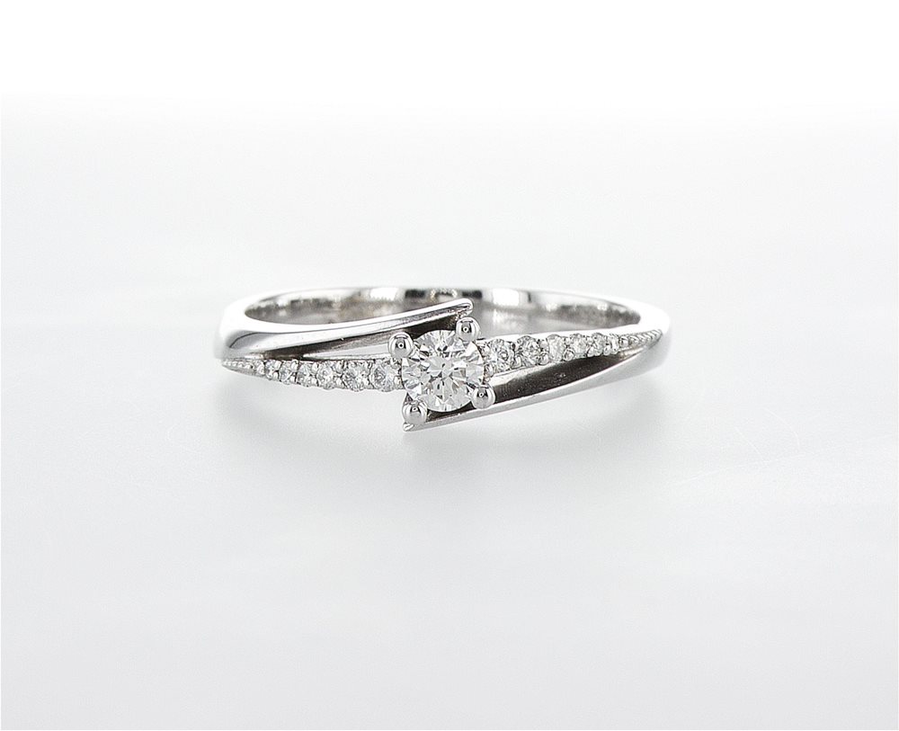 טבעת אירוסין אלגנטית