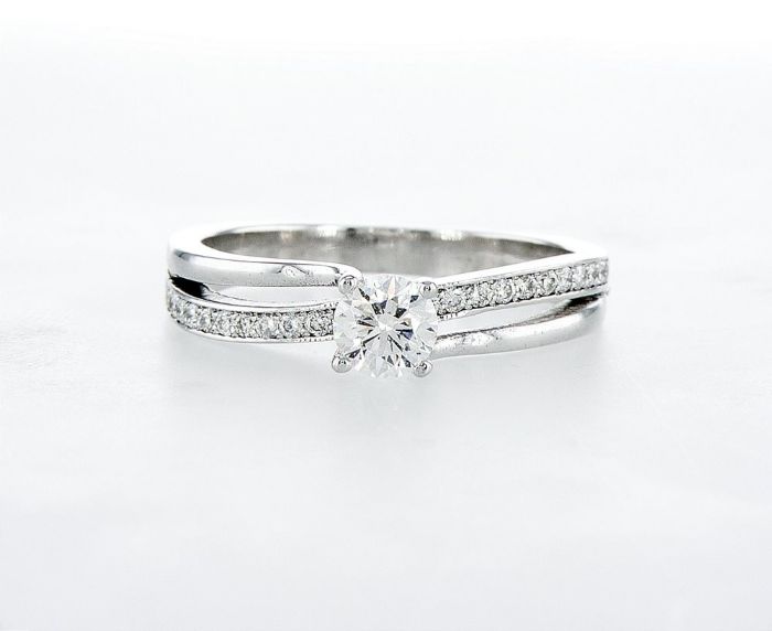 טבעת אירוסין טויסט