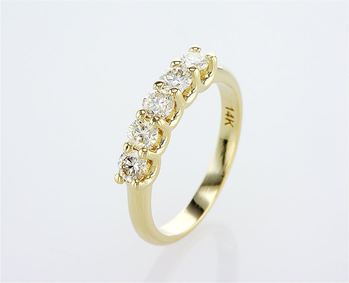 טבעת יהלומים בסגנון "U" 