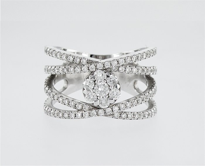 טבעת מעוצבת עם 4 שורות יהלומים