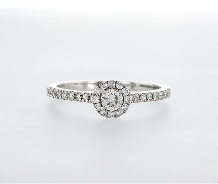 טבעת אירוסין עם "היילו"