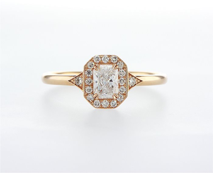 טבעת עם יהלום אמרלד בסגנון "וינטג"