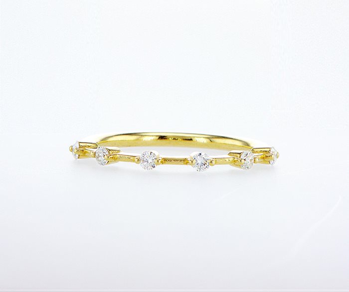 טבעת יהלומים עדינה