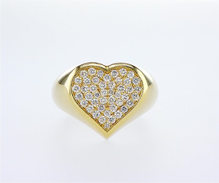 טבעת לב משובצת יהלומים