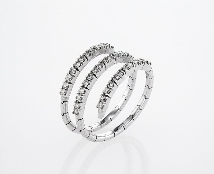 טבעת יהלומים בצורת נחש