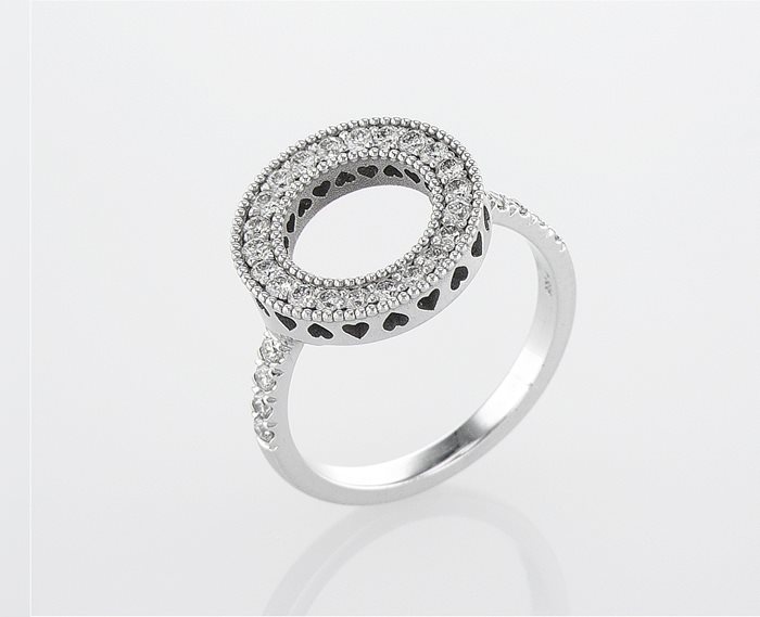 טבעת מעוצבת משובצת יהלומים 