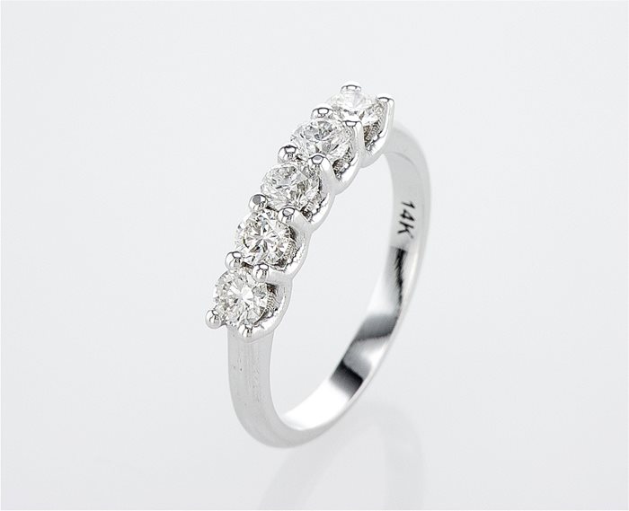 טבעת יהלומים סגנון יו