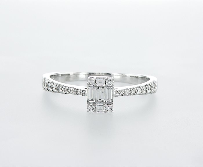 טבעת אלגנטית מצר לרחב  