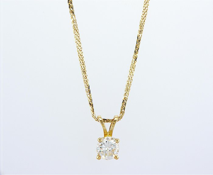 שרשרת אוזני שפן עם יהלום חצי קארט