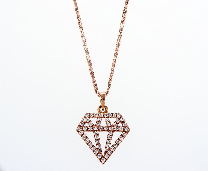 שרשרת עם תליון בצורת יהלום משובץ יהלומים