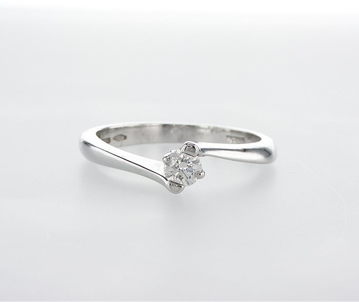 טבעת "טויסט" מצר לרחב