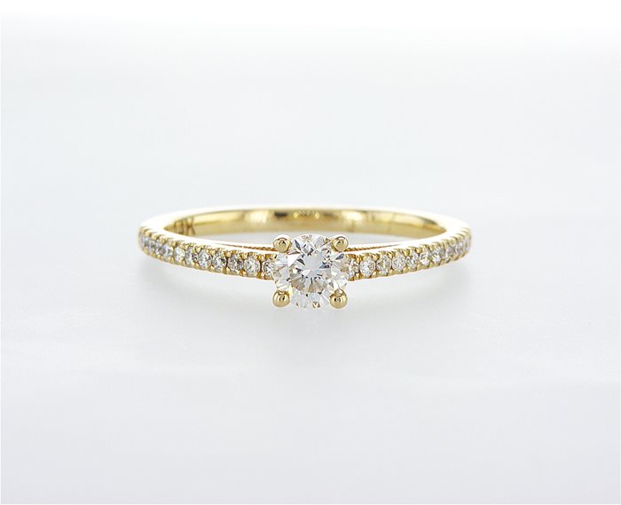 טבעת קלאסית ואצילית