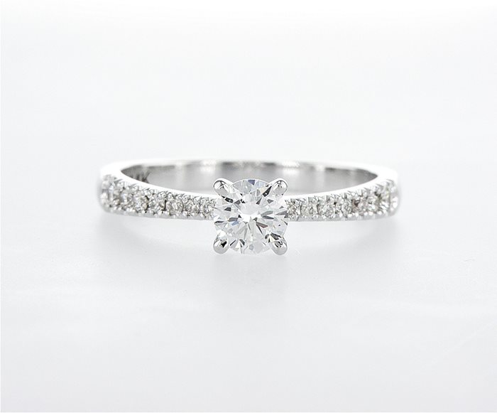 טבעת אירוסין קלאסית מצר לרחב