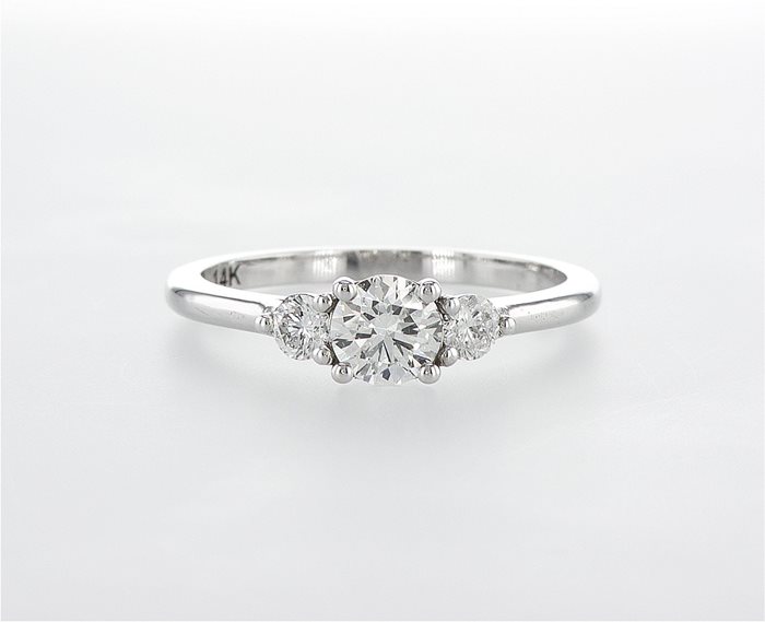 טבעת שלושה יהלומים