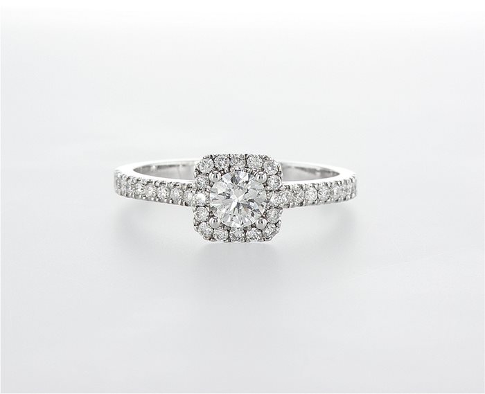 טבעת אירוסין יוקרתית