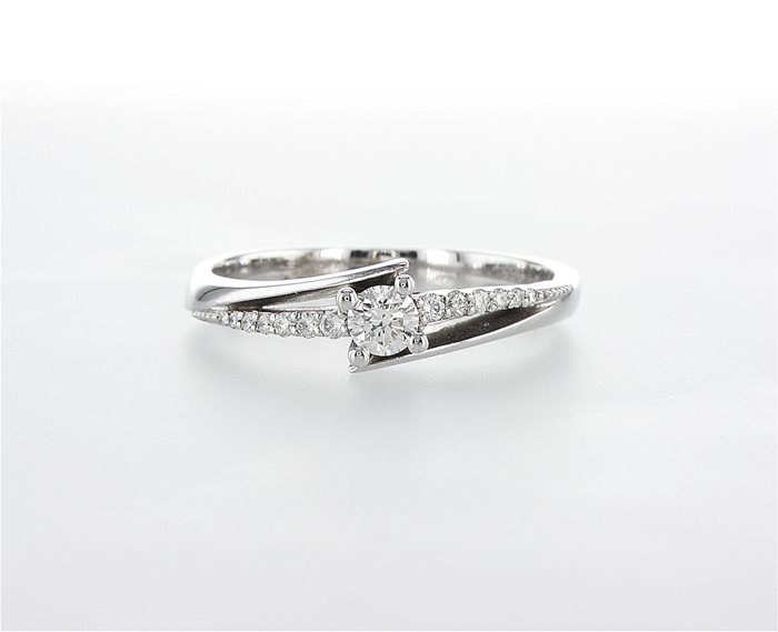 טבעת אירוסין אלגנטית